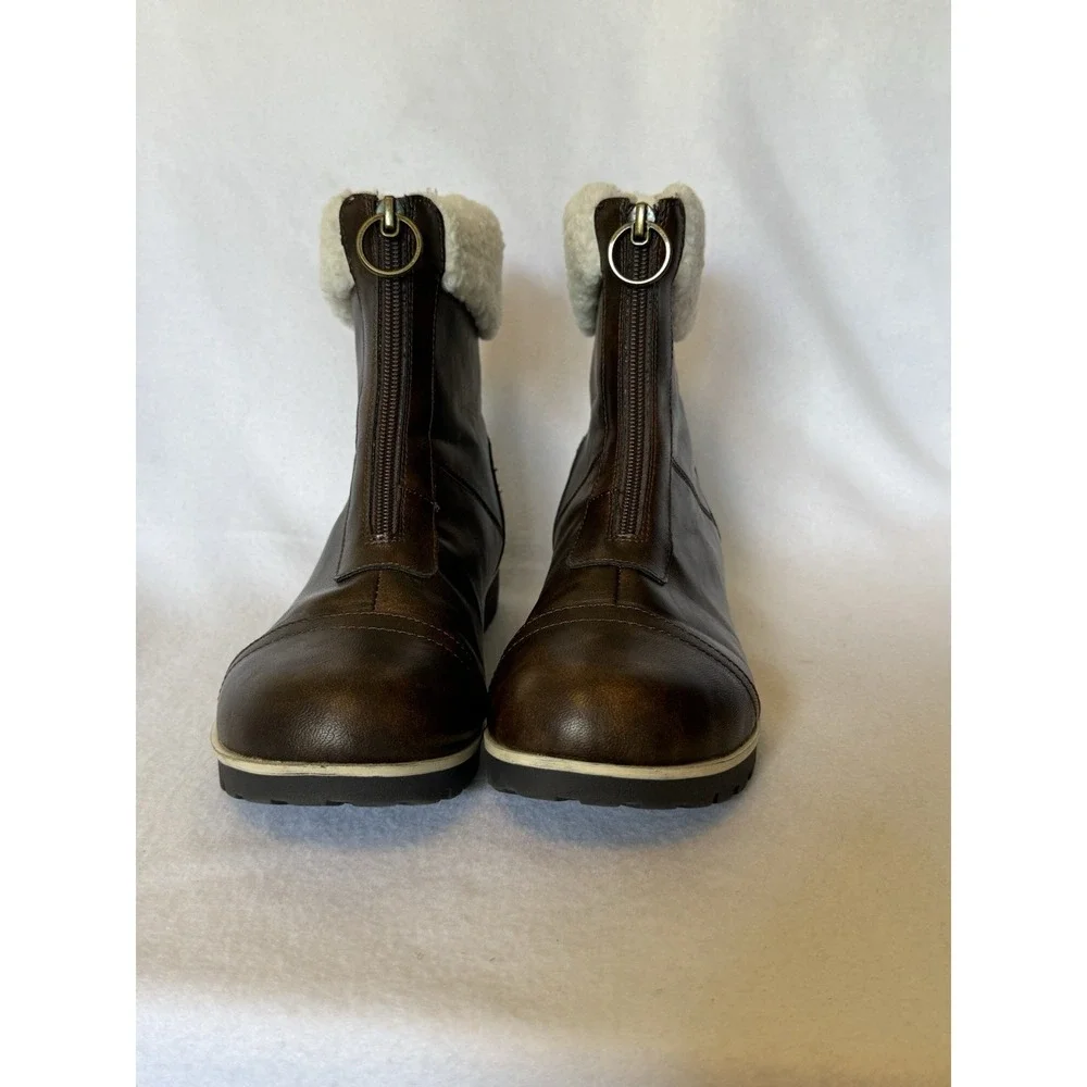 JBU Brynn Water Resistant Boots Brown Faux Fur Trim Front Zip Womens 11M B5BRY34